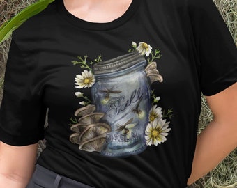 水彩画風ホタル柄メイソンジャーTシャツ、コテージコア風ネイチャーTシャツ