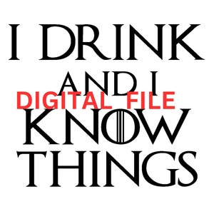 Könnte beinhalten: Schwarz-weißes Textbild mit dem Text "Ich trinke und ich weiß Dinge", wobei das Wort "digital" in Rot das Wort "weiß" ersetzt.