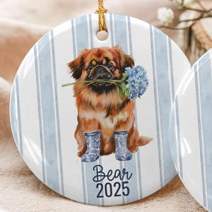 Adorno floral personalizado para perro pequinés, decoración navideña de hortensias de tela, regalo para un compañero de trabajo, regalo personalizado para tu mejor amiga.