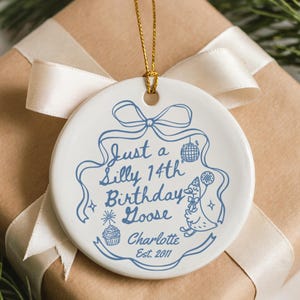 Adorno personalizado de Silly Goose para 14.º cumpleaños, adorno navideño personalizado con nombre Honkmas, recuerdo de cumpleaños importante, regalo vintage de cumpleaños de 2011