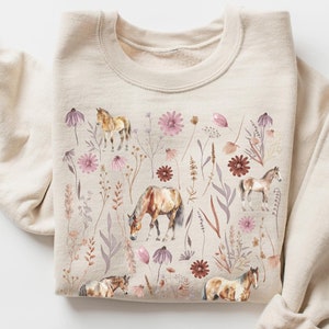 Pressed flower sweatshirt horse lover sweater wildflower Horse Girl Shirt Country Girl Botanical Crewneck Horse Show Mom Tee Equestrian Top
