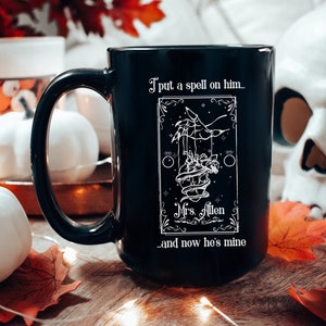 Mug personnalisé carte de tarot mariée, cadeau de fiançailles sorcière personnalisé, verre de mariée gothique, tasse d'Halloween femme Salem, cadeau de mariage future Mme