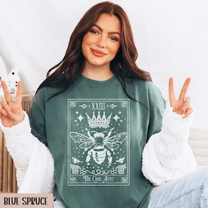 Chemise cool tante, carte de tarot cadeau tante, col rond tante sorcière couleurs confort, haut cottage promu tante, t-shirt tante céleste