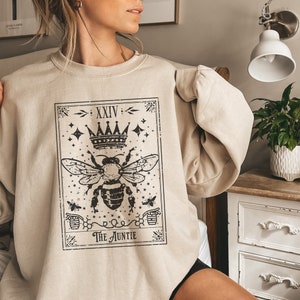 Sweat-shirt tante, carte de tarot cool tante sweat-shirt, reine des abeilles promue tante cadeau, col rond de tante sorcière des années 90, haut céleste nouvelle tante des années 90