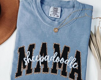 Chemise maman léopard Sheepadoodle, t-shirt pour maman Sheepadoodle couleurs confort, cadeau pour amoureux Sheepadoodle imprimé animal, col rond bébé en fourrure Sheepadoodle