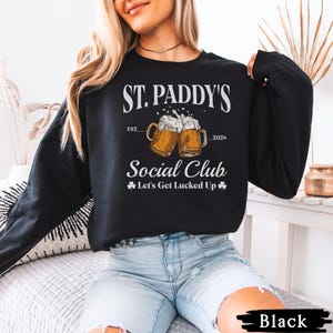 Sudadera para beber en equipo el Día de San Patricio, Sudadera con cuello redondo y trébol, Camiseta para la ruta de bares irlandeses de San Patricio, Camiseta a juego para amantes de la cerveza, Camiseta de camarero Black