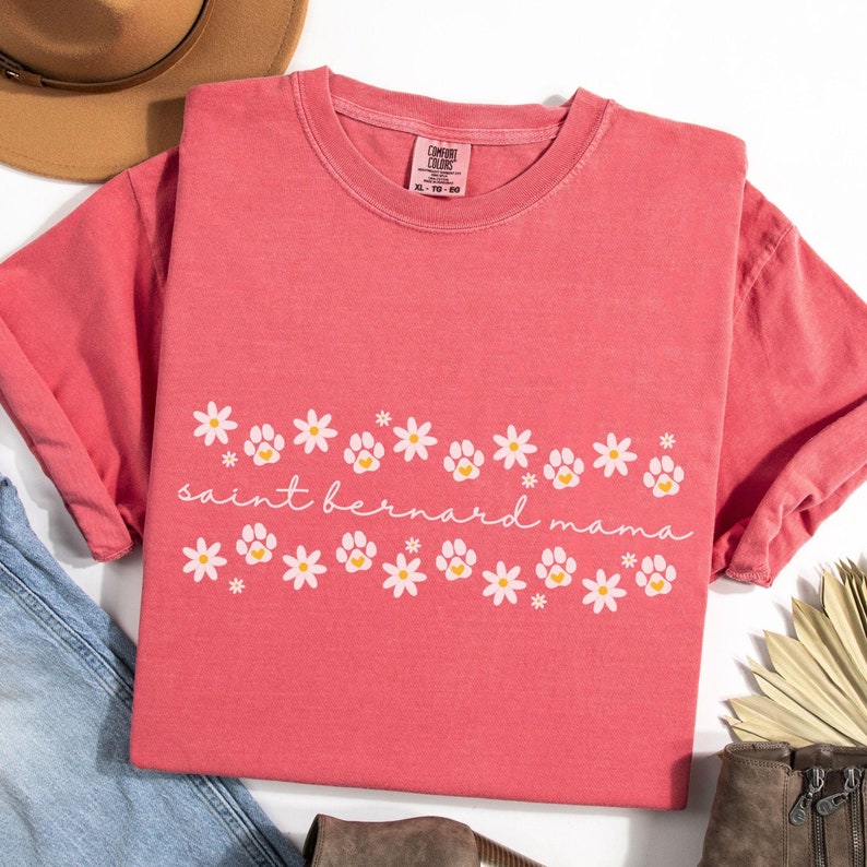 Floral Saint Bernard Mama Shirt, Daisy St Bernard Dog Mom Gift, Comfort