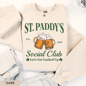Sudadera para beber en equipo el Día de San Patricio, Sudadera con cuello redondo y trébol, Camiseta para la ruta de bares irlandeses de San Patricio, Camiseta a juego para amantes de la cerveza, Camiseta de camarero Sand