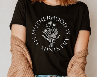 SAHM Shirt, Mutterschaft ist mein Dienst, Tradwife Shirt, Muttertagsgeschenk, zu Hause bleiben Mama Shirt, Mama Shirt, christliches Shirt, Mama Geschenk