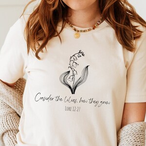 Overweeg de lelies shirt, botanische bloem shirt, bijbel vers tshirts, christelijke vrouw kleding, cadeau voor haar, Luke 12 shirts, schrift