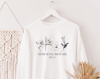 Betrachten Sie die Lilien Boho Sweatshirt, botanische christliche Rundhalsausschnitt, Luke 12 Bibel Vers Shirt, Blumen Shirt, Damenbekleidung, Geschenk für sie,
