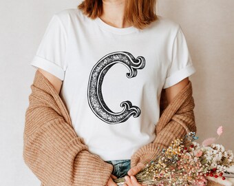 Vintage Buchstabe C T-Shirt, viktorianisches C Monogramm, Geburtstagsgeschenk, Initiale Shirt, Buchstabe Kunst, Anfangs C, C Shirt, Feder Skizze Shirt,