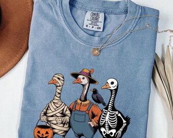 Funny Halloween Retro Goose Shirt: Comfort Colors Ring-Spun Cotton Tee