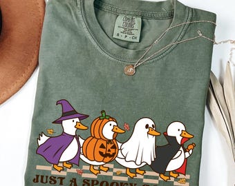 Halloween Retro Spooky Goose Shirt: Comfort Colors Ring-Spun Cotton Tee