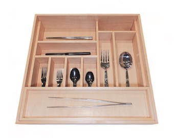 Organizador de cajones de dos niveles con bandeja deslizante para utensilios, cubiertos y cuchillos. Cajón para cubiertos escalonado. Cajón deslizante personalizable. Madera maciza.