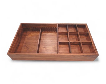 Organizador de cajones ajustable para armario con dos niveles y bandeja deslizante para guardar ropa, cinturón y corbata.