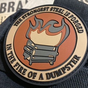 Naszywka morale Dumpster Fire | Odporne na warunki atmosferyczne PCV