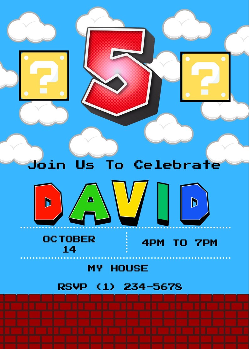 Pu&ograve; includere: Un invito di compleanno con sfondo cielo blu, nuvole bianche e un numero 5 rosso. L'invito dice "Join Us To Celebrate DAVID" e include data, ora e informazioni RSVP. Scatole gialle con punti interrogativi su ogni lato.
