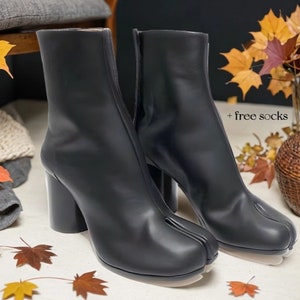 Women's Leather Tabi Split-Toe Black Boots with Zipper and 7.5cm Heel (+ free socks!) - Japanese-Inspired Platform Ankle Booties