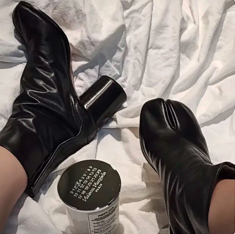 Women's Leather Tabi Split-Toe Black Boots with Zipper and 7.5cm Heel free socks Japanese-Inspired Platform Ankle Booties zdjęcie 7
