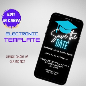 Pode incluir: Um convite eletrônico preto e azul para uma festa de formatura. O convite apresenta um chapéu de formatura azul e o texto "Save the Date" em letras brancas de néon. O texto "Sophie is graduating" e a data, hora e local da festa também estão incluídos.