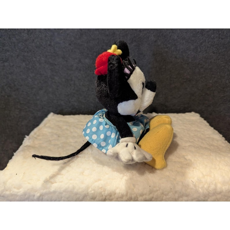 GUND 8 in Plush Minnie Mouse image 3