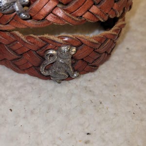 Vintage BRIGHTON Womens Belt Size 32 Leather Silver Animal Braided Weave Novelty image 4