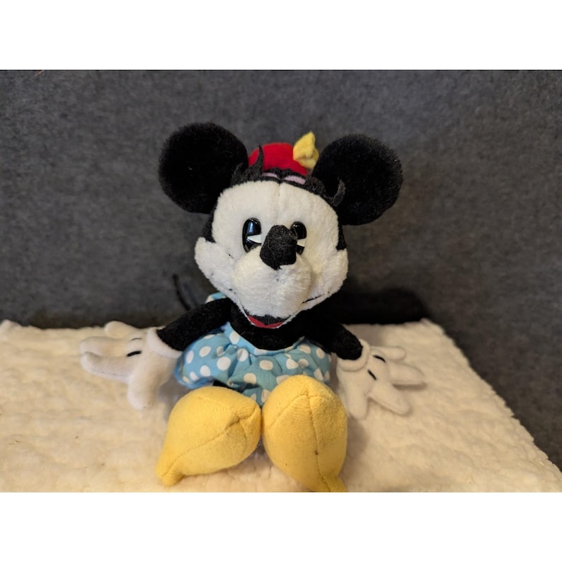 GUND 8 in Plush Minnie Mouse image 1