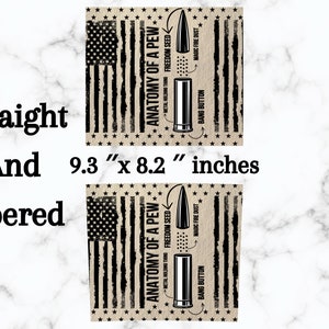Puede incluir: Un dise&ntilde;o gr&aacute;fico rectangular con un patr&oacute;n de bandera estadounidense desgastada con estrellas y rayas. El texto dice Anatomy of a Pew, Freedom Seed, Magic Fire Dust, Metal Holding Thing y Bang Button. Mide 23,62 cm por 20,83 cm.