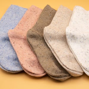 Calcetines de mezcla de lana para mujer / 79 % lana, calcetines de punto suaves y cómodos / Calcetines cálidos para botas de invierno / Regalo ideal para rellenar el calcetín navideño. imagen 1