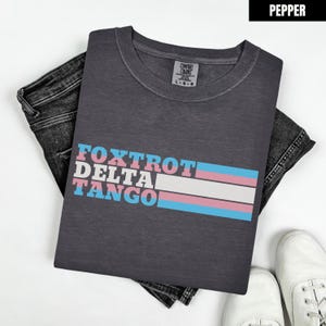 Subtil jävla Trump-skjorta, social rättvisa politisk protest-t-shirt, aktivismgåva, FDT-t-shirt, anti-Trump Foxtrot Delta Tango-t-shirt