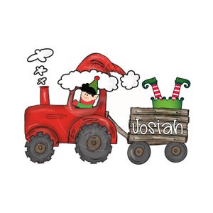 Könnte beinhalten: Ein roter Traktor mit Weihnachtsmütze fährt einen Elf. Der Traktor zieht einen Holzkarren mit dem Namen "Josiah" und Elfenbeinen. Das Bild hat ein Weihnachtsthema.