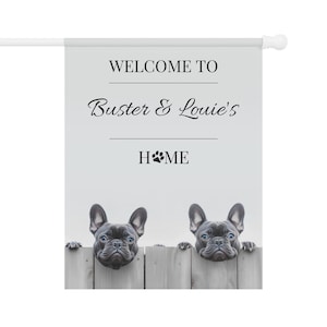 Personalisierte Frenchie Gartenflagge | Frenchie, der über Zaun späht | Benutzerdefinierte Hundehaus Flagge | Tierliebhaber Outdoor Dekor | Einzigartiges Frenchie Geschenk