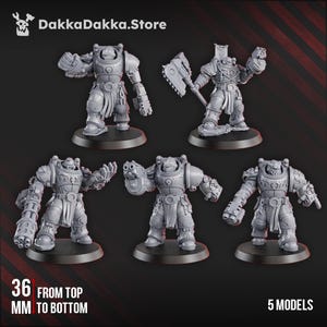 Puede incluir: Cinco figuras en miniatura grises de figuras blindadas, cada una sobre una base negra. Las figuras están en varias poses de acción, algunas con armas. El texto "DakkaDakka.Store" está en la parte superior. El texto "36 MM FROM TOP TO BOTTOM" y "5 MODELS" están en la parte inferior.