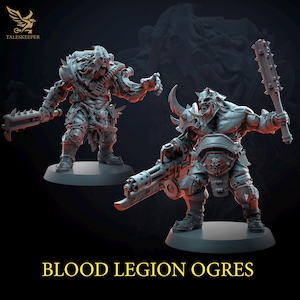 Puede incluir: Dos figuras en miniatura grises y detalladas de ogros, una empuñando un garrote con púas y la otra una gran arma futurista. Las figuras están de pie sobre bases circulares. El texto "BLOOD LEGION OGRES" está impreso debajo de las figuras.