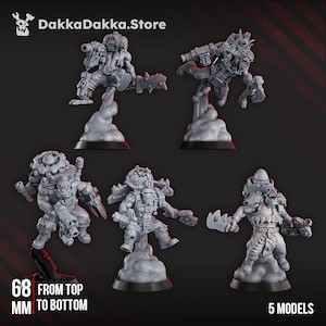 Puede incluir: Cinco figuras en miniatura grises en poses dinámicas, cada una montada sobre una base en forma de nube. Las figuras están fuertemente blindadas, con armas y detalles mecánicos. El texto "DakkaDakka.Store" está en la parte superior, y "68 mm de arriba a abajo" y "5 modelos" en la parte inferior.