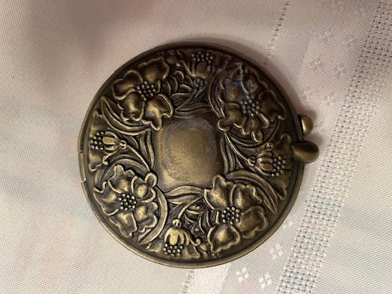 Ornate Ladies Compact Mirror and Picture - image 1