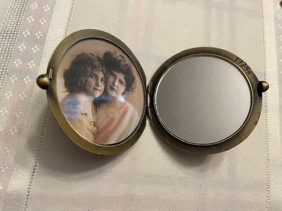 Ornate Ladies Compact Mirror and Picture - image 3