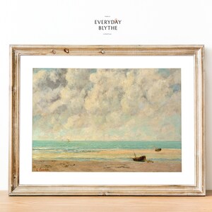 静かな海 ヴィンテージ フランス 19 世紀の絵画 高くそびえる空、雲で満たされた船、ノルマンディーの海岸、暖かい色調、青、緑の水 クールベ