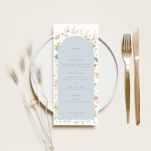 Zachte blauwe bloemenmenu Wildflower Babyshower Thema Tuin Bloem Tabel Instelling Brunch Plaats Kaart Boog Aangepaste menu bewerkbare sjabloon