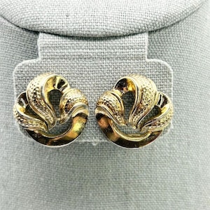 Orecchini a clip vintage con foglia di fuoco e vortice color oro Trifari Crown, firmati Classic