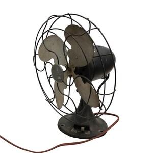 Ventilador oscilante vintage Emerson Electric 2450B de 10" con aspas metálicas, años 40. imagen 7
