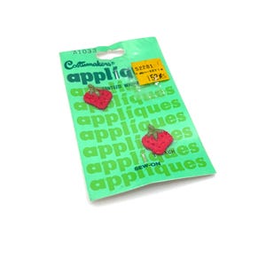Vintage Groovy Costumakers Appliqué Mini Strawberries Patch Sew On / Floral Kitschy Retro Crafting Sewing Supply