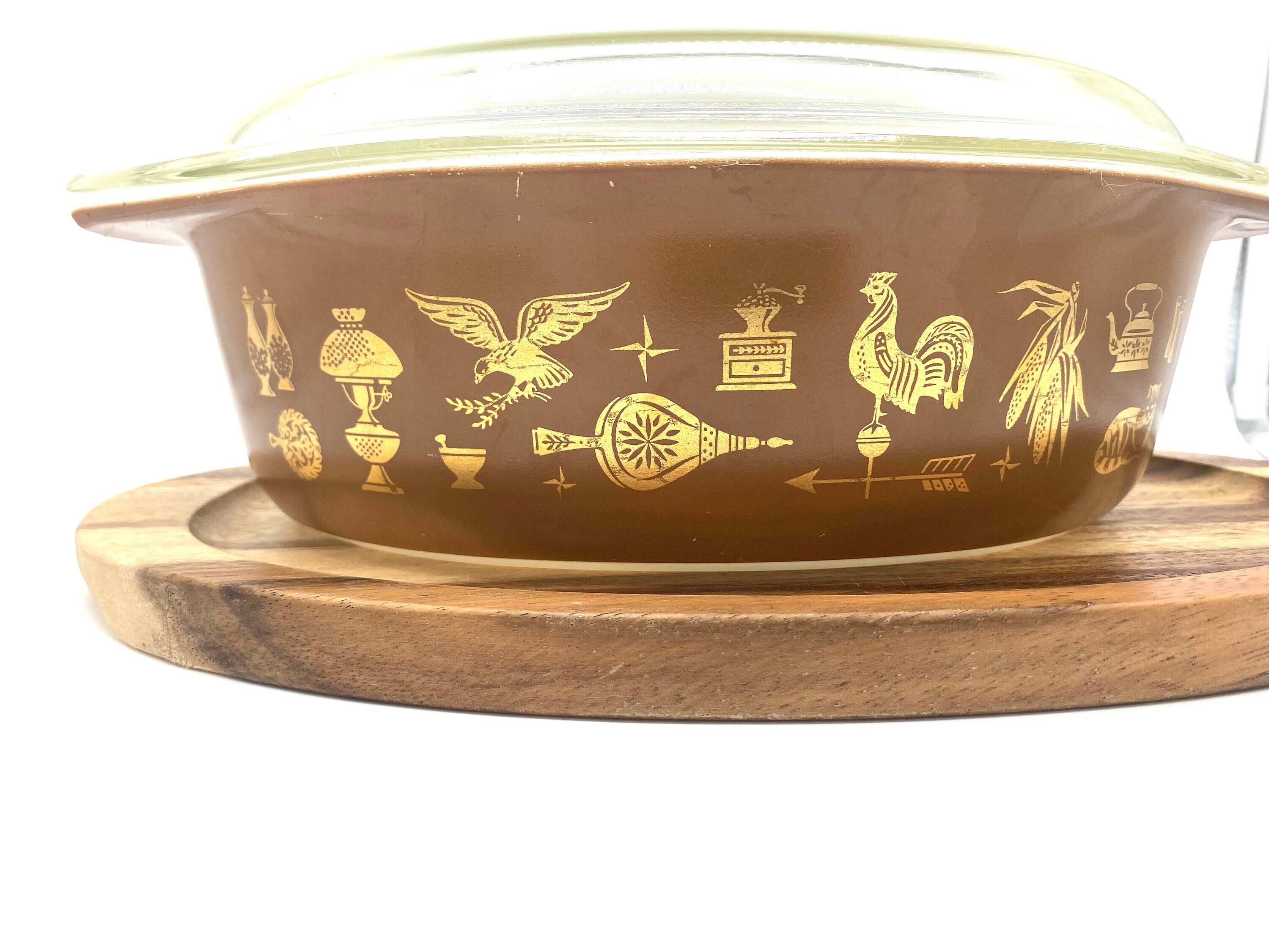 Vintage Pyrex Early American 2.5 Quart Brown and Gold Lidded Casserole Baking Dish / Retro Milk Glass with Glass Lid Lasagna Ovenware