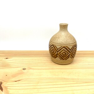 Vintage 70s Pottery Craft Speckled Brown Tan Geometric Diamond Print / Retro Stoneware MCM Boho Crosshatch Design Flower Vessel