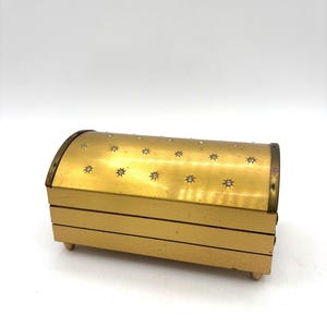 Tiered Cigarette Box