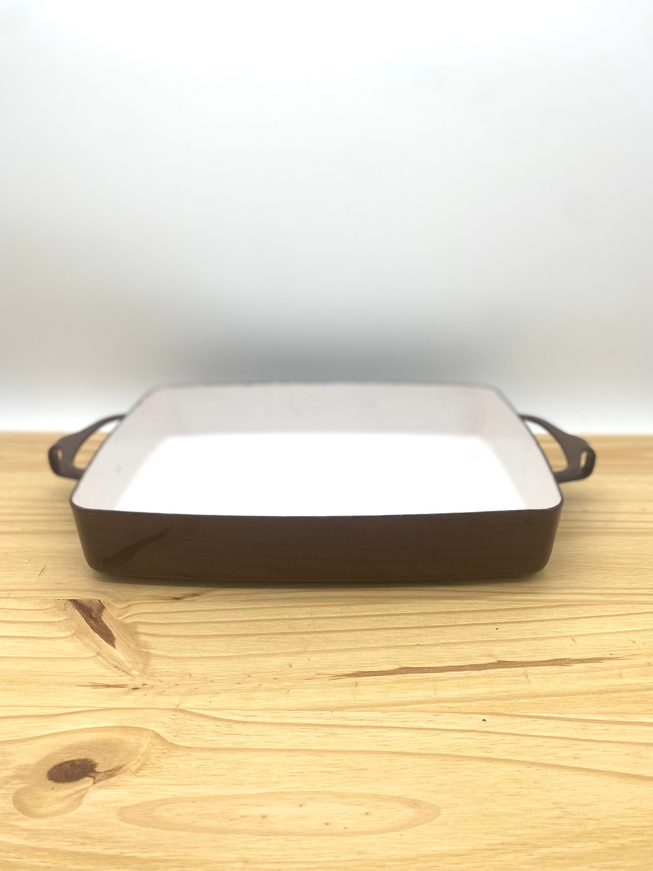 34x 25cm Cast Iron rectangular Roasting Dish, Lasagna Pan with Internal  Matte Black Enamel Coating, and Red Enamel Coating Exterior Finish. – La  Cuisine