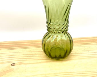 Vintage Anchor Hocking Green Swirl Glass Vase Ribbed Flower Vessel / Mid Century 60s Tabletop Flower Vase Dining Room Decor