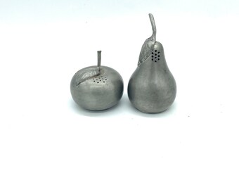 Vintage Hanle Apfel- und Birnen-Salz- und Pfefferstreuer aus Zinn / Retro-Metall-Fruchtgewürz-S&P-Spender, Tisch-Küchengeschirr