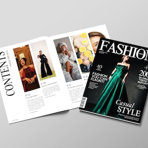 Può includere: Una rivista di moda con una copertina nera con una donna in un abito verde. Il titolo della rivista è "FASHION MAG" con il sottotitolo "Casual Style". Le pagine aperte mostrano articoli e foto.